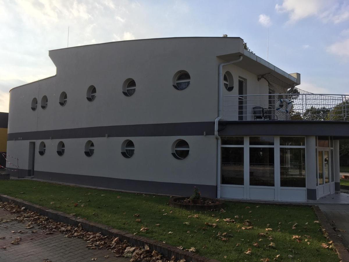 Nautilus Etterem Es Panzio Hotel Dabas Exterior photo