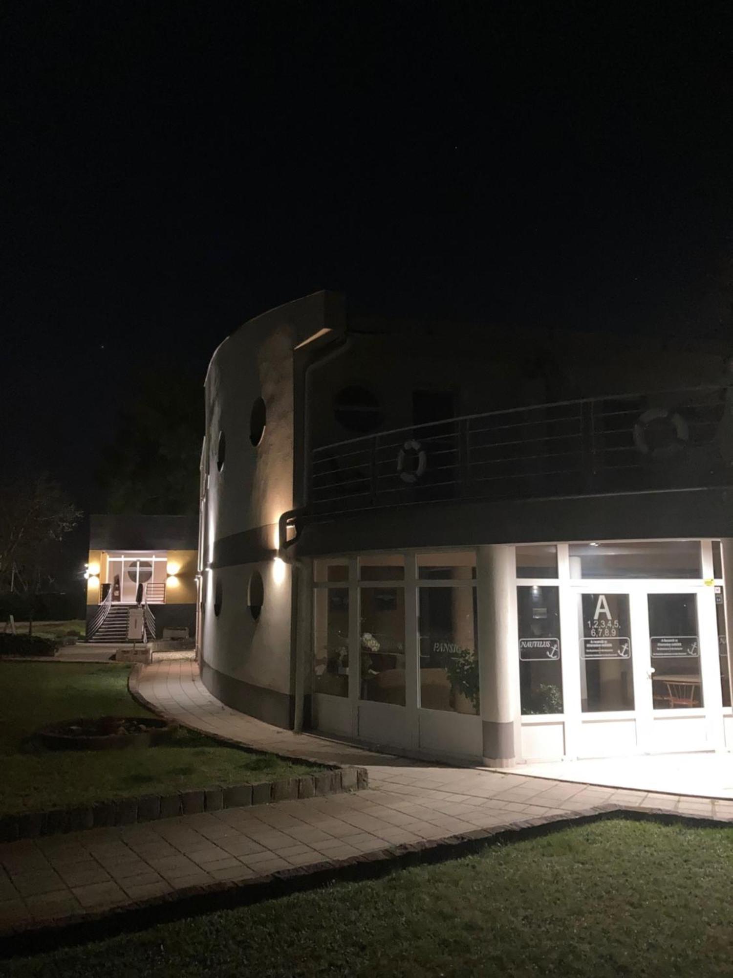 Nautilus Etterem Es Panzio Hotel Dabas Exterior photo